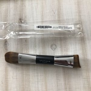 Younique-Contour Brush (Brand New)